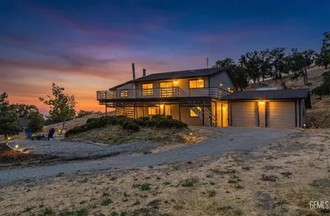 24501 Pueblo Ct, Tehachapi, CA 93561