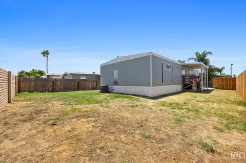 6601 Eucalyptus Dr #220, Bakersfield, CA 93306