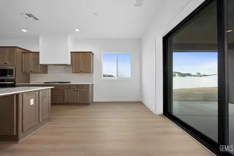 Entry Way - 7014 Orchard View Dr, Bakersfield, CA 93314 photo 10 of 13