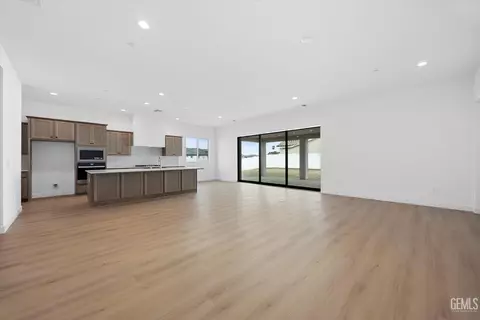 Living - 7014 Orchard View Dr, Bakersfield, CA 93314 photo 2 of 3