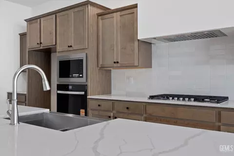 Kitchen - 7014 Orchard View Dr, Bakersfield, CA 93314 photo 2 of 3