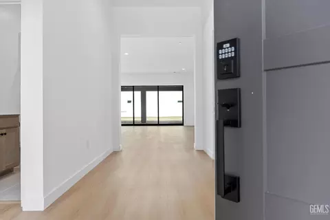 Entry Way - 7014 Orchard View Dr, Bakersfield, CA 93314 photo 1 of 13