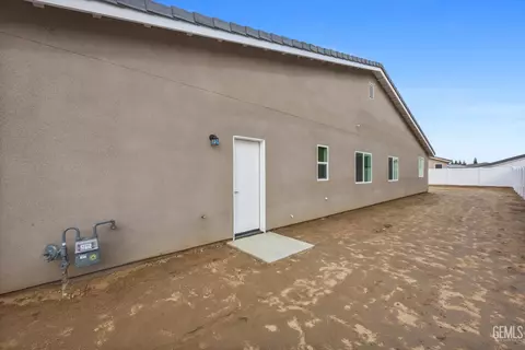 Exterior - 7014 Orchard View Dr, Bakersfield, CA 93314 photo 5 of 8