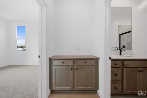 Entry Way - 7014 Orchard View Dr, Bakersfield, CA 93314 photo 5 of 13