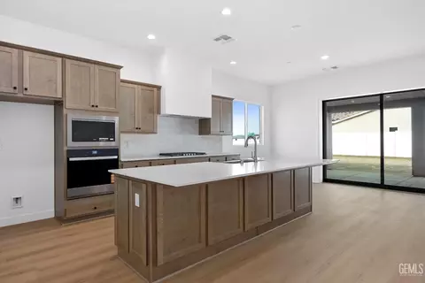 Kitchen - 7014 Orchard View Dr, Bakersfield, CA 93314 photo 1 of 3