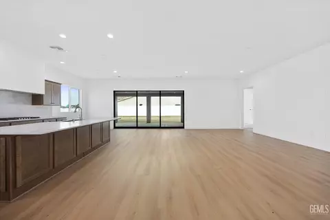 Living - 7014 Orchard View Dr, Bakersfield, CA 93314 photo 3 of 3