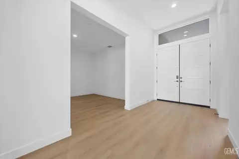 Entry Way - 7014 Orchard View Dr, Bakersfield, CA 93314 photo 2 of 13