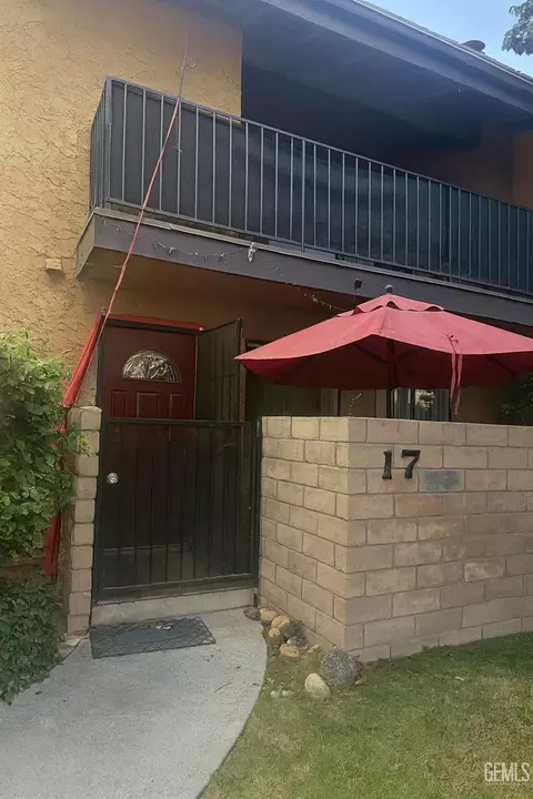 4208 Tierra Verde St #17, Bakersfield, CA 93301