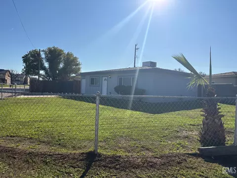 391 Euclid Ave, Shafter, CA 93263 photo 5
