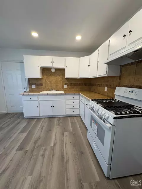 391 Euclid Ave, Shafter, CA 93263 photo 12