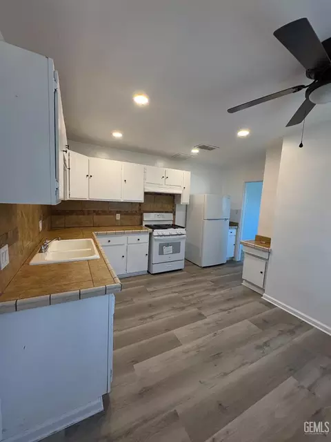 391 Euclid Ave, Shafter, CA 93263 photo 13