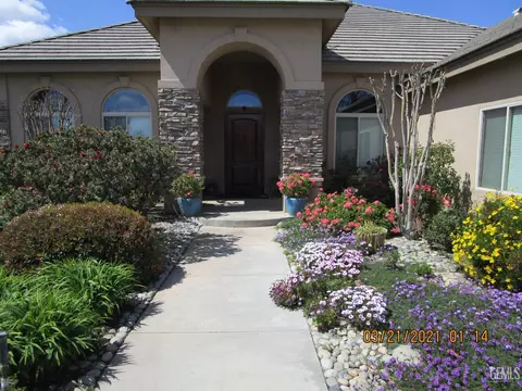 1809 Gloucester Dr, Bakersfield, CA 93311