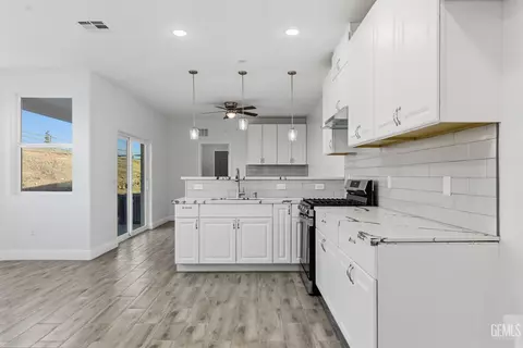 Kitchen - 20381 Pinon Canyon Dr, Tehachapi, CA 93561 photo 1 of 2