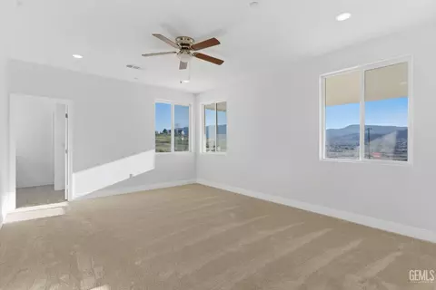 Bedroom - 20381 Pinon Canyon Dr, Tehachapi, CA 93561 photo 6 of 7