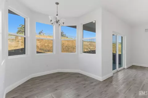 Dining - 20381 Pinon Canyon Dr, Tehachapi, CA 93561 photo 1 of 1