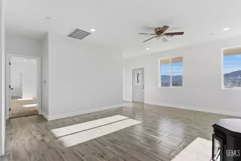 Living - 20381 Pinon Canyon Dr, Tehachapi, CA 93561 photo 1 of 5