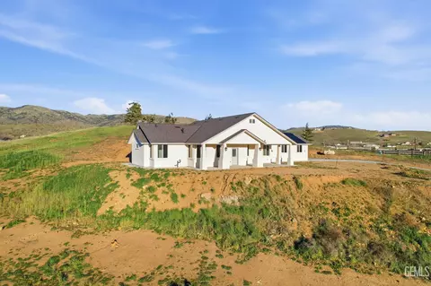 Exterior - 20381 Pinon Canyon Dr, Tehachapi, CA 93561 photo 5 of 5