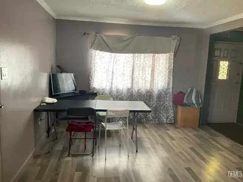 301 Walker St, Arvin, CA 93203 photo 4