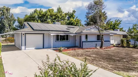 6104 Bel Aire Way, Bakersfield, CA 93309