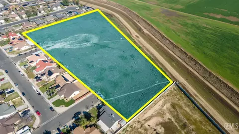 9201 Panama Rd, Lamont, CA 93241