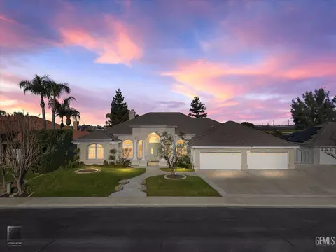6760 Iron Oak Dr, Bakersfield, CA 93312