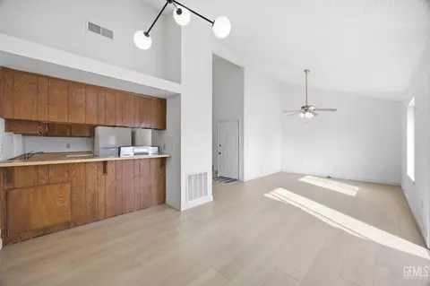 5300 Dunsmuir Rd #20, Bakersfield, CA 93309