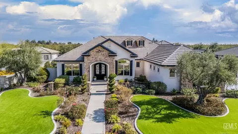 4112 Woodcastle Way, Bakersfield, CA 93314