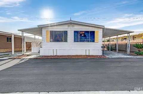 9 Tee Ln, Bakersfield, CA 93308