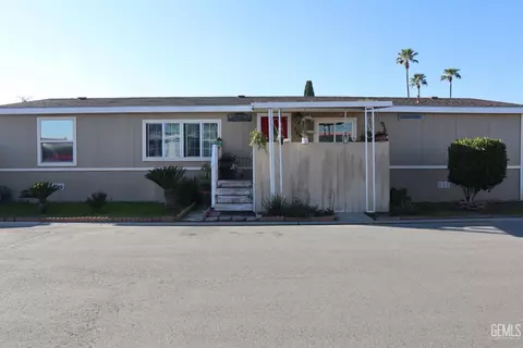 2042 Girard St #126, Delano, CA 93215
