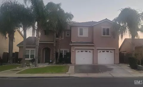 2226 Via Tuscania Ave, Delano, CA 93215