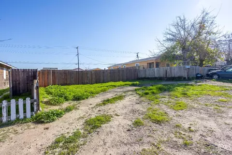 Exterior - 408 Naylor Ave, Taft, CA 93268 photo 5 of 10