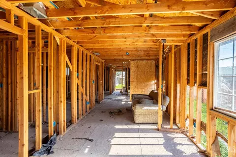 Entry Way - 408 Naylor Ave, Taft, CA 93268 photo 2 of 7