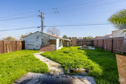 Exterior - 408 Naylor Ave, Taft, CA 93268 photo 7 of 10