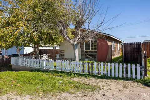 Exterior - 408 Naylor Ave, Taft, CA 93268 photo 2 of 10