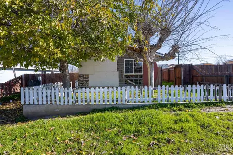 Exterior - 408 Naylor Ave, Taft, CA 93268 photo 3 of 10