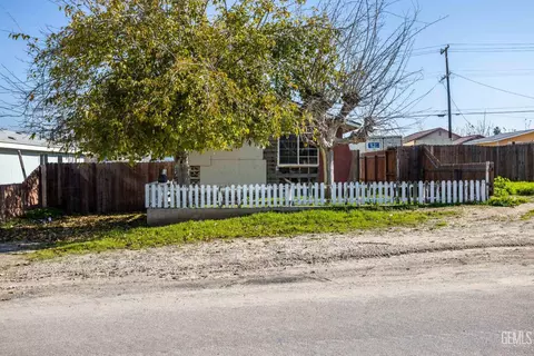 Exterior - 408 Naylor Ave, Taft, CA 93268 photo 1 of 10