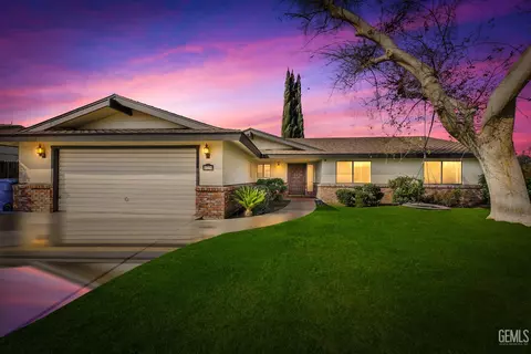 2716 Hempstead Ln, Bakersfield, CA 93309