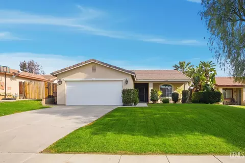 3330 Floral Meadow Dr, Bakersfield, CA 93308