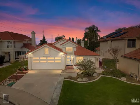 8220 Birmingham St, Bakersfield, CA 93311