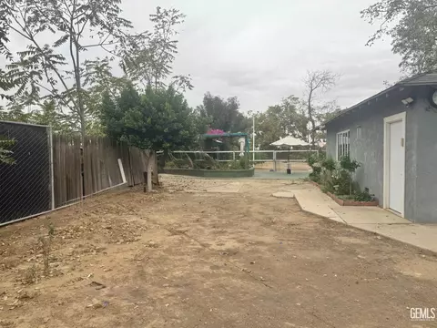 Exterior - 5928 Wright Ave, Bakersfield, CA 93308 photo 6 of 9