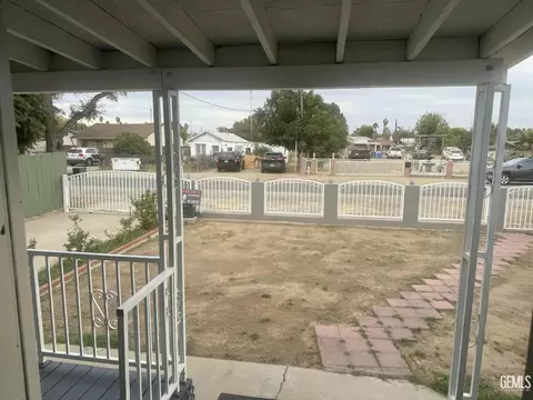 Exterior - 5928 Wright Ave, Bakersfield, CA 93308 photo 5 of 9