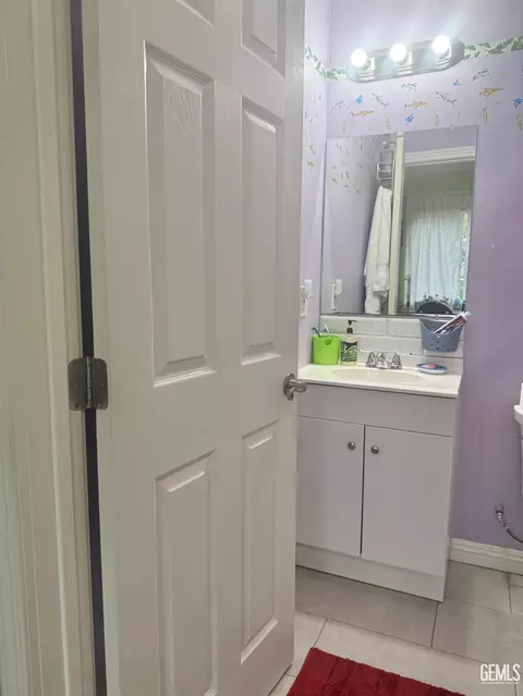 Bath - 5928 Wright Ave, Bakersfield, CA 93308 photo 1 of 6