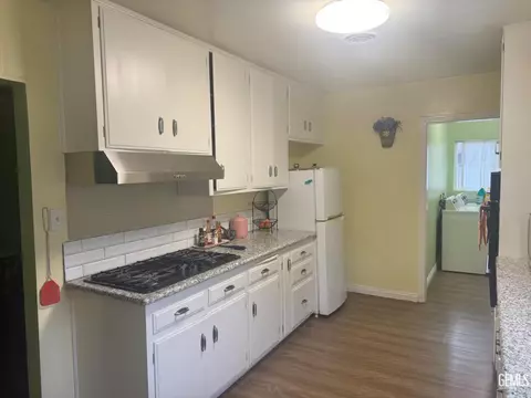 Kitchen - 5928 Wright Ave, Bakersfield, CA 93308 photo 2 of 3