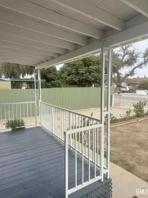 Exterior - 5928 Wright Ave, Bakersfield, CA 93308 photo 4 of 9