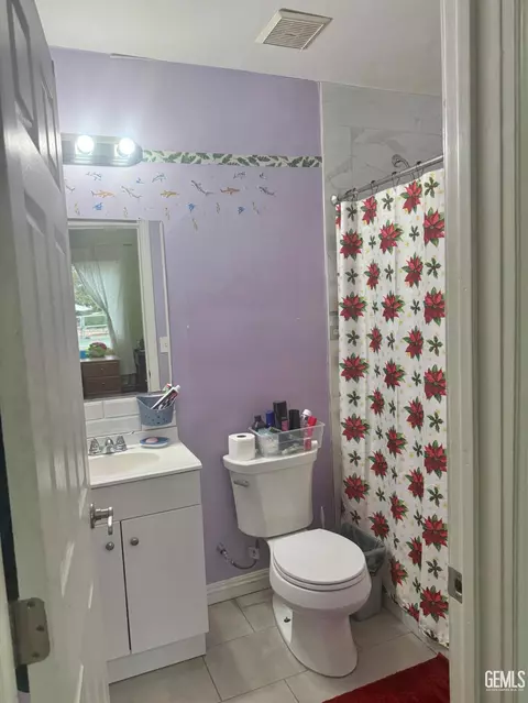 Bath - 5928 Wright Ave, Bakersfield, CA 93308 photo 2 of 6