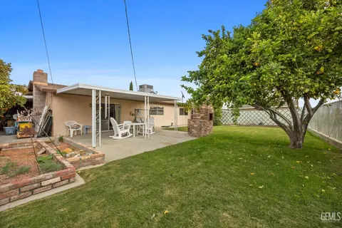 217 Suzanne Ln, Taft, CA 93268