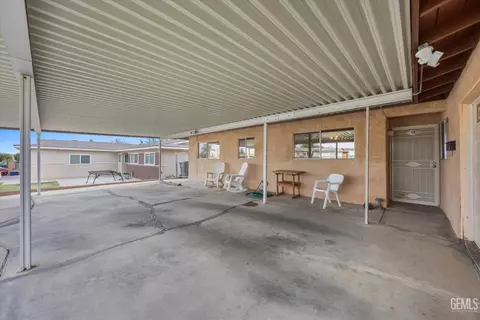 Exterior - 217 Suzanne Ln, Taft, CA 93268 photo 7 of 11