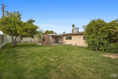 Exterior - 217 Suzanne Ln, Taft, CA 93268 photo 11 of 11