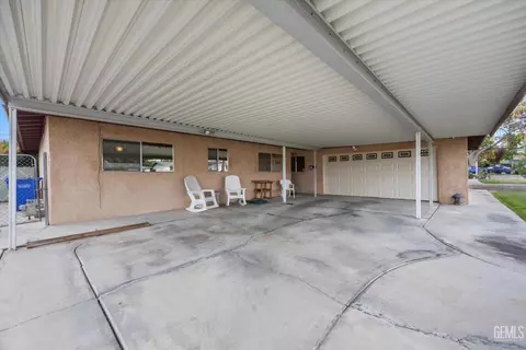 Exterior - 217 Suzanne Ln, Taft, CA 93268 photo 6 of 11