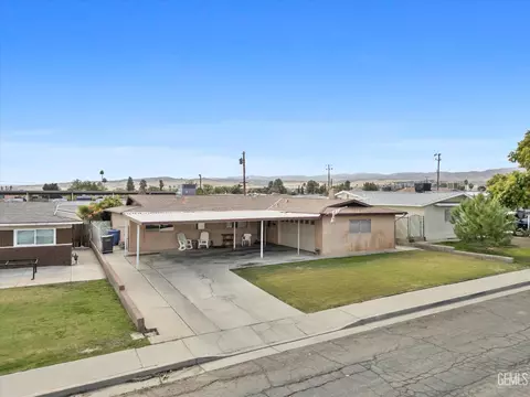View/Area - 217 Suzanne Ln, Taft, CA 93268 photo 4 of 7